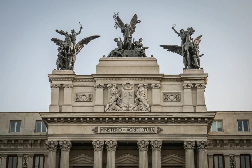La façade d’un édifice gouvernemental